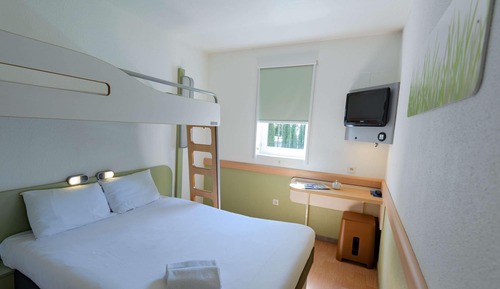 Habitación triple, varias camas