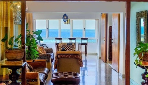 Apartamento familiar, 3 habitaciones, vistas al mar