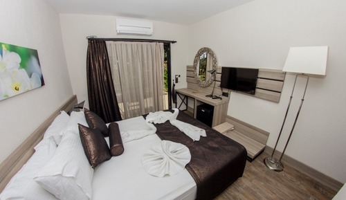 Habitación Deluxe doble, 1 cama de matrimonio, vistas parciales al mar