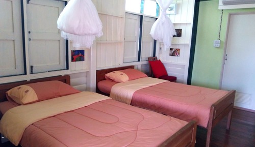 Habitación con 2 camas individuales