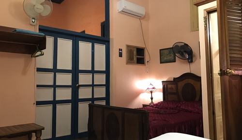 Habitación básica con 1 cama doble o 2 individuales