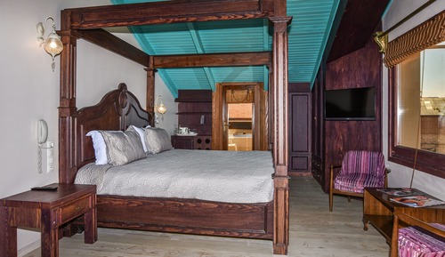 Habitación Confort doble, 1 cama de matrimonio grande con sofá cama, baño privado, vistas al mar