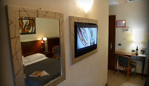 Habitación Confort doble, 1 cama doble, vistas a la ciudad