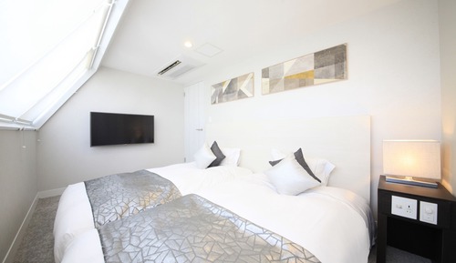 Ático familiar (Extra Bed for 3rd Adults and More)