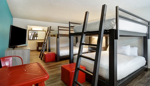 Habitación cuádruple, varias camas
