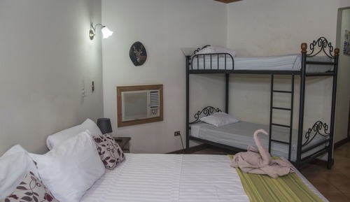 Villa familiar, varias camas, accesible para personas con discapacidad, vistas al jardín