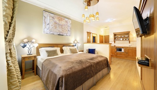 Suite estudio de diseño, 1 cama de matrimonio grande (7 Ground Floor Studio )
