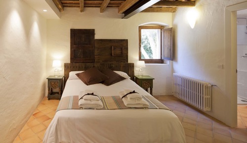 Habitación Confort con 1 cama doble o 2 individuales, baño privado (El Carrilet o La Salut)