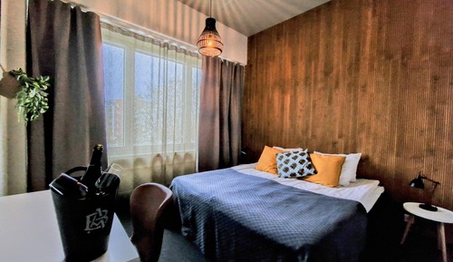 Habitación básica doble, 1 cama de matrimonio, vistas a la ciudad