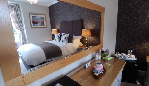 Habitación exclusiva doble, 1 cama de matrimonio grande, baño privado, vistas al río