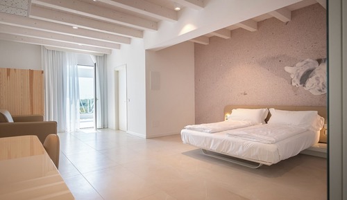 Suite estudio junior, sauna, vistas parciales al mar