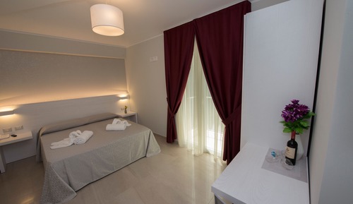Habitación panorámica doble, vistas parciales al mar