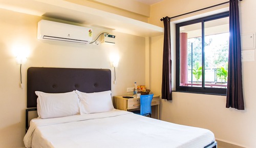 Estudio Confort, 1 cama doble, balcón, vistas a la piscina