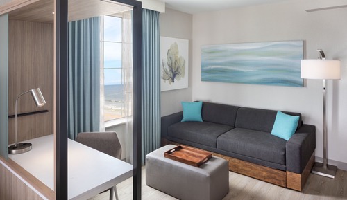Suite, 1 cama de matrimonio grande con sofá cama, vistas parciales al mar