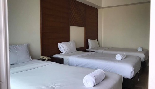 Standard Triple room (Free Roundtrip Airport Transfer)