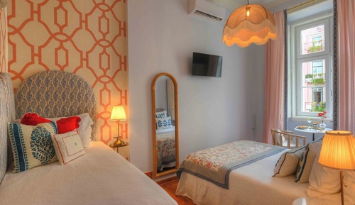 Habitación superior con 1 cama doble o 2 individuales, varias camas