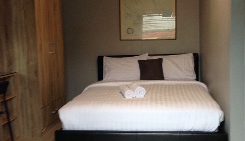 Estudio básico, 1 cama de matrimonio, baño privado