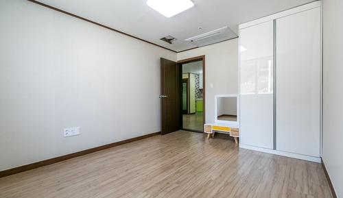 Room, Mountain View (Korean Ondol)