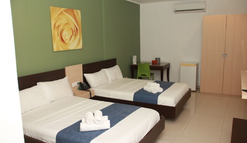 Habitación doble, 2 camas de matrimonio, sin ventanas