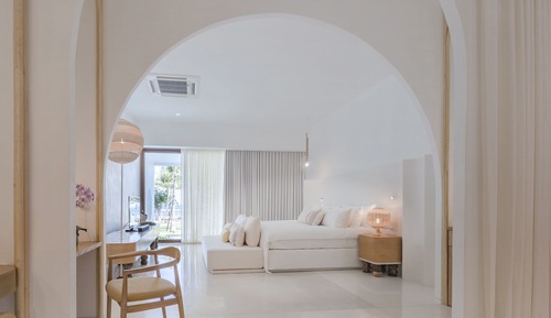Oceanfront Garden Pool Suite