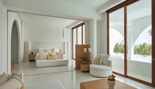 Oceanfront 1 Bedroom Pool Suite