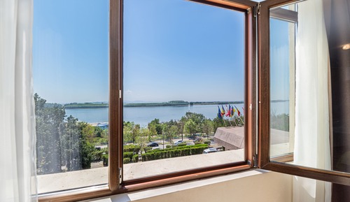 FAMILY SUITE BALCONY DANUBE VIEW