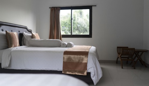Habitación cuádruple estándar, varias camas, vistas al jardín