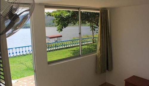 Habitación superior, baño privado, vistas a la laguna