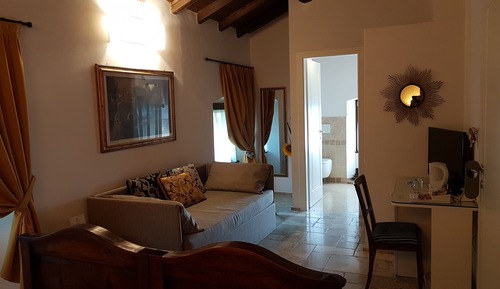 Habitación superior con 1 cama doble o 2 individuales (Varenna)