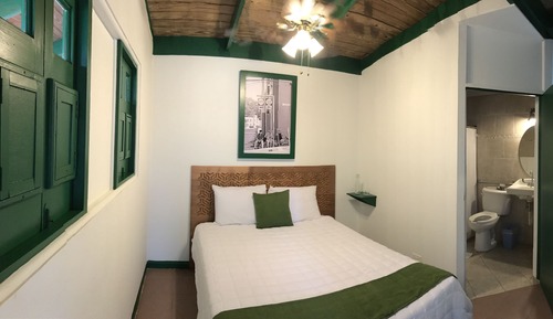Queen Room - Disability Access - Borbon