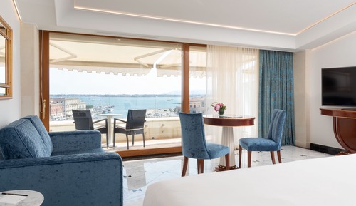 Suite junior, 1 cama de matrimonio grande, no fumadores, vistas al mar (Balcony)