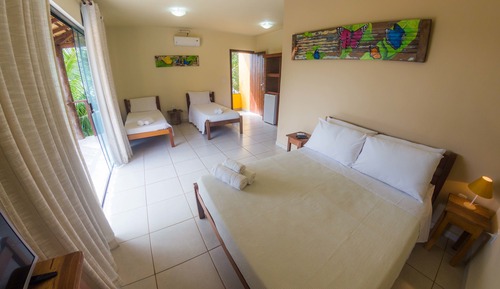 Habitación familiar, varias camas, balcón