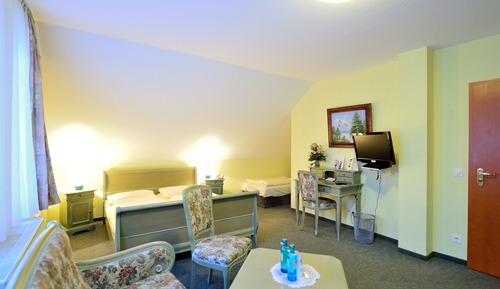 Habitación triple, varias camas