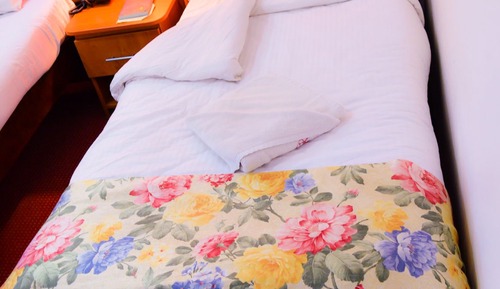 Habitación estándar con 1 cama doble o 2 individuales, balcón