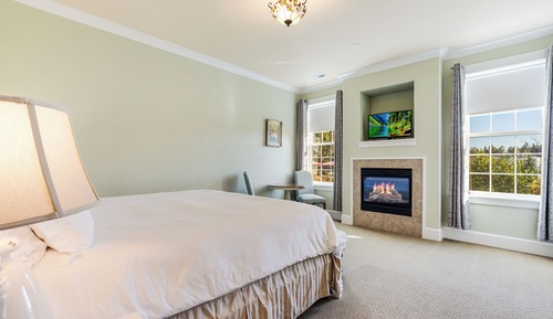 Habitación romántica, 1 cama de matrimonio grande, chimenea, vistas al jardín