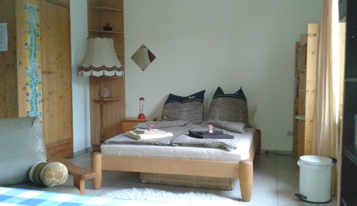 Estudio clásico, 1 cama doble, no fumadores, cocina (Studio mit Küche & Badmitbenutzung)