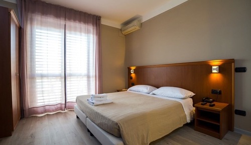 Habitación clásica con 1 cama doble o 2 individuales