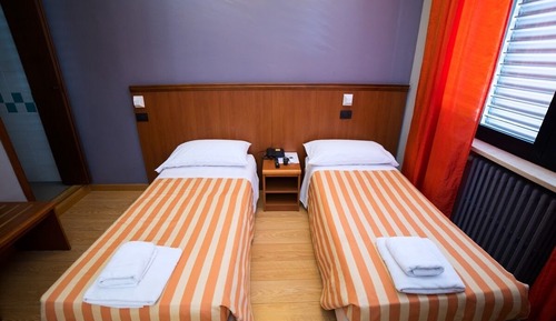 Habitación Confort con 1 cama doble o 2 individuales