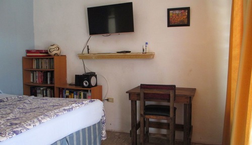 Habitación triple económica, varias camas, baño privado