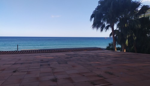 Habitación, vistas parciales al mar