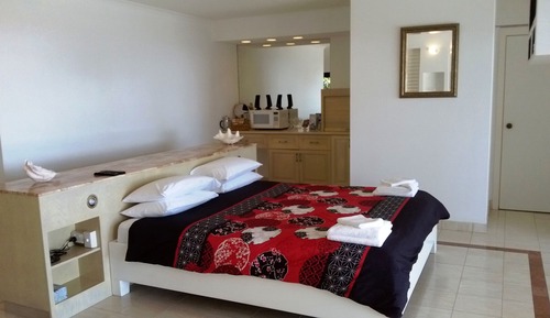 Honeymoon Suite