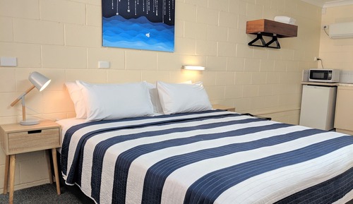 Habitación estándar doble, 1 cama de matrimonio grande, frigorífico y microondas, planta baja