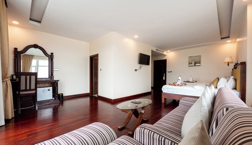 Habitación con 2 camas individuales, balcón, vistas al río (Mekong)