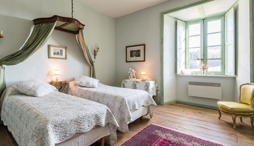 Habitación Confort con 1 cama doble o 2 individuales, baño privado
