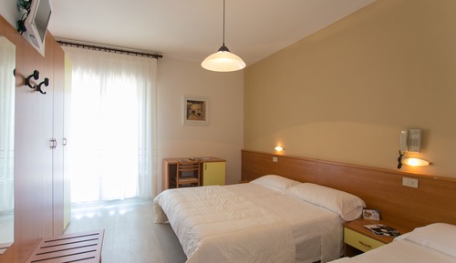 Habitación familiar (Standard, 2 Adults + 2 Children)