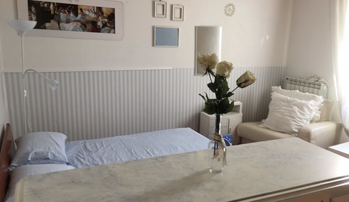 Estudio familiar, 1 cama doble con sofá cama, cocina básica, vistas a la ciudad