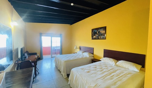 Habitación Deluxe doble, 2 camas de matrimonio, microondas, vistas al mar