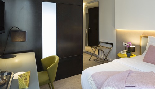 Habitación estándar con 1 cama doble o 2 individuales, vistas a la ciudad