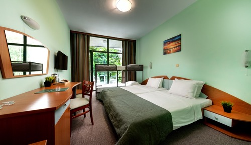 Double Family Room, Park View (Free Beach Package)