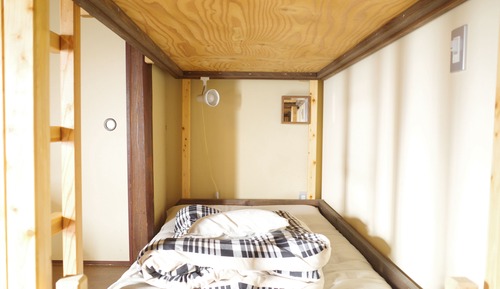 Habitación cuádruple básica, 1 habitación, no fumadores, baño compartido (Room B)